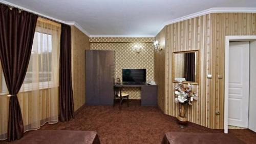 Single Room with Pool View