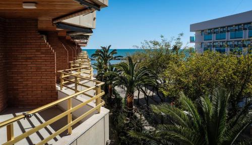 Two-Bedroom Apartment with Terrace - Beach Front