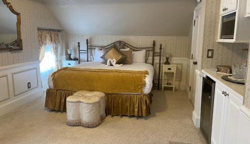 Queen Room with Spa Bath