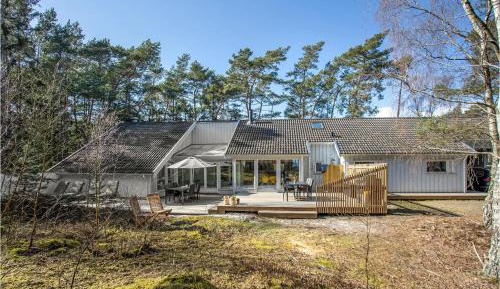 Five-Bedroom Holiday Home