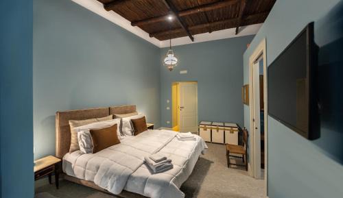 Double or Twin Room with Private Bathroom