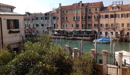 Deluxe Apartment with Canal view