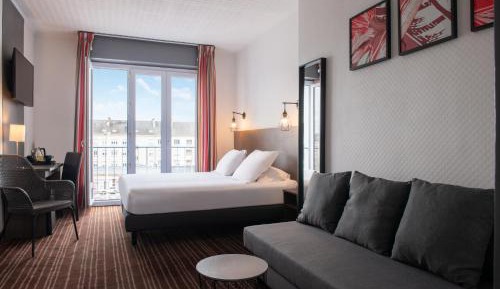 Deluxe Double Room (2 Adults + 1 Child)