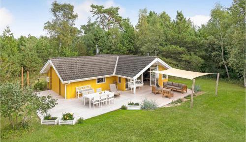Three-Bedroom Holiday Home 
