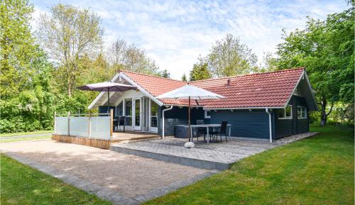 Three-Bedroom Holiday Home 
