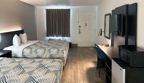 Queen Room with Two Queen Beds - Non-Smoking