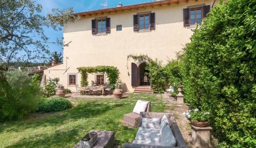 Villa with Garden View