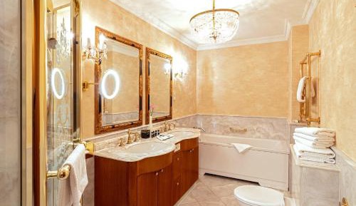 Senior Suite with City View