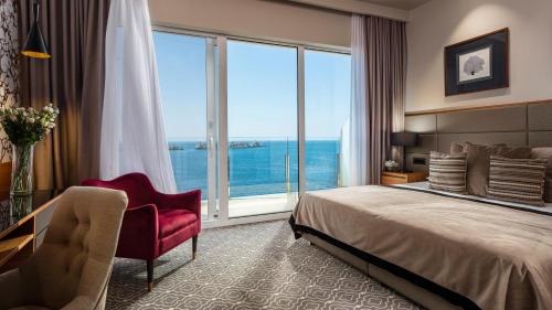 Luxury Double or Twin Room with Balcony and Sea View