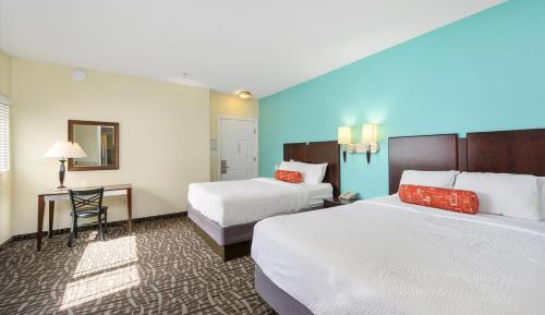Deluxe One-Bedroom Suite
