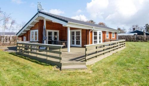 Three-Bedroom Holiday Home 