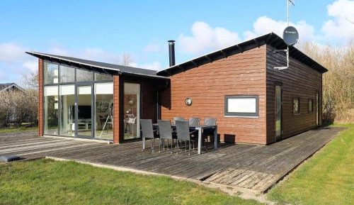 Three-Bedroom Holiday Home 