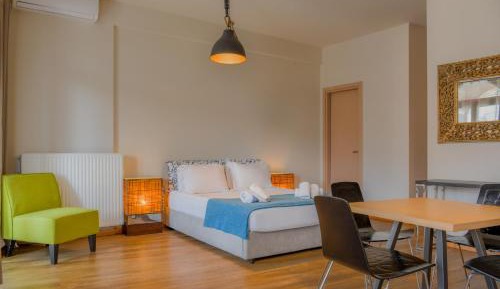 Deluxe Family Suite with Street View - Ground Floor