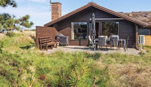 Three-Bedroom Holiday Home 