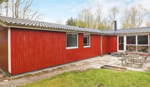 Ten-Bedroom Holiday Home