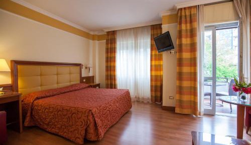 Classic Triple Room with Garden View