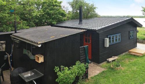 One-Bedroom Holiday Home