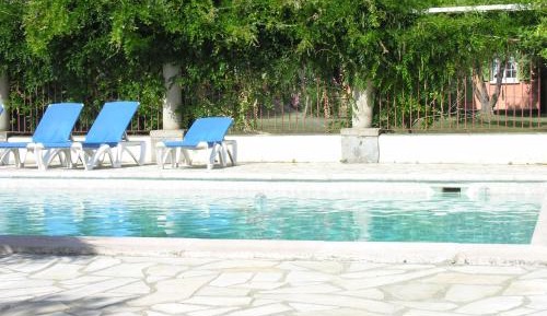 Apartment with Pool View 