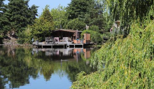 Bungalow - Water Front 