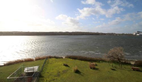 Apartment with Lake View