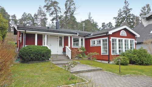 Three-Bedroom Holiday Home 