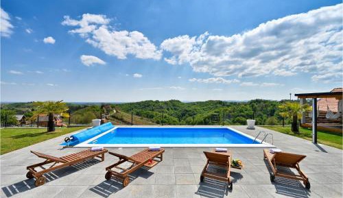 Three-Bedroom Holiday Home 
