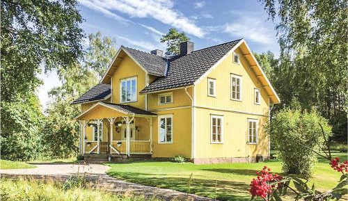 Four-Bedroom Holiday Home