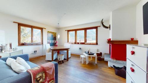 Apartment with Mountain View