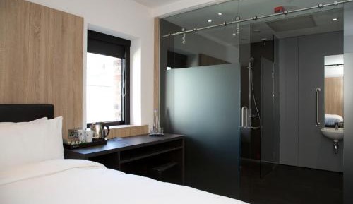 Queen Room - Disability Access