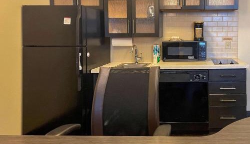 Queen Room with Roll-In Shower - Accessible/Non Smoking