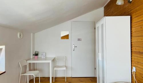 Standard Twin Room with Shared Bathroom