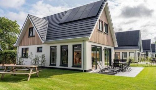 Three-Bedroom Holiday Home 