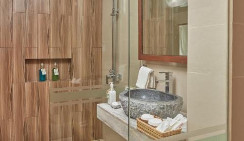 Deluxe Room - King with Resort View