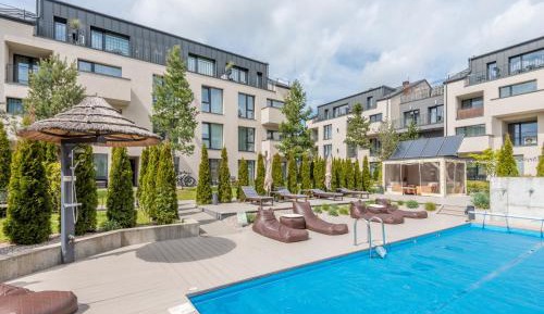 Apartment with Pool View 