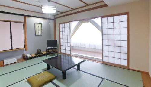 Japanese-Style Room (7.5 tatami)