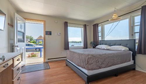 Queen Room with Lake View