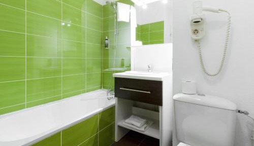 Studio (1-2 Adults) with Two Single Bed