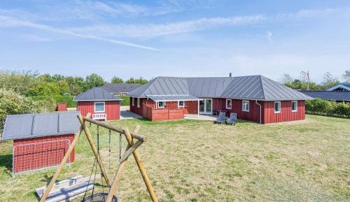 Four-Bedroom Holiday Home