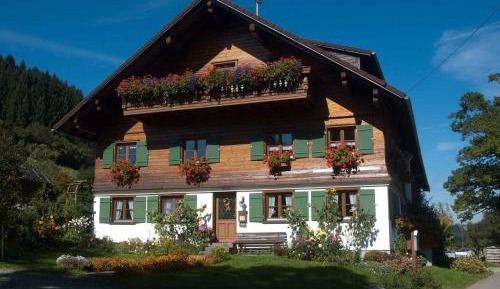 Apartment with Mountain View
