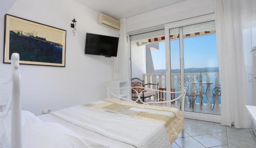 Studio with Terrace and Sea View