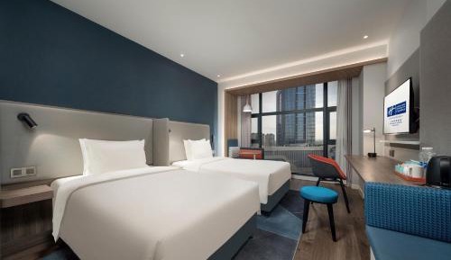 Standard Twin Room with City View