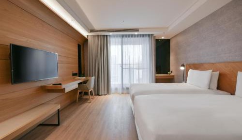 Deluxe Twin Room with Balcony