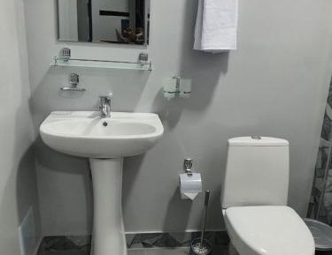 Standard Twin Room with Mountain View