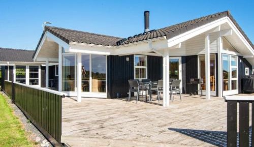 Three-Bedroom Holiday Home 