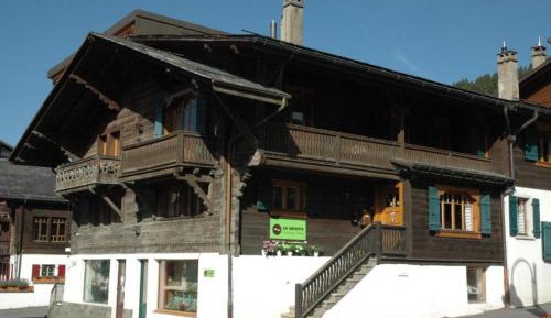 Sixtuple Room with Balcony and Shared Bathroom