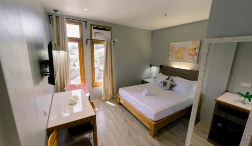 Deluxe Queen Room