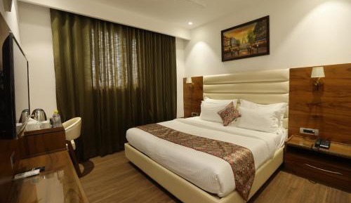 Deluxe King Room