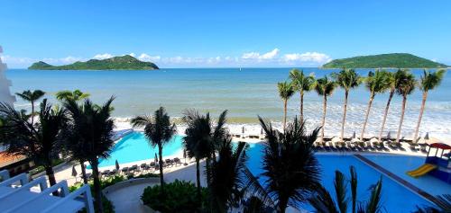 Deluxe Room King Ocean View