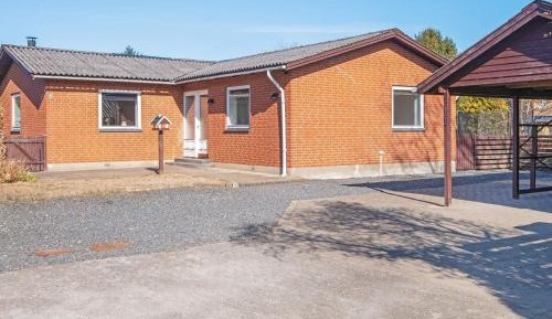 Two-Bedroom Holiday Home