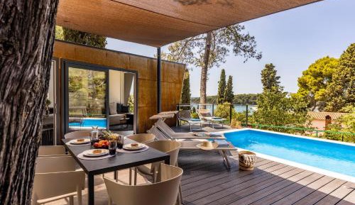 Family Holiday Home 2 modules with pool